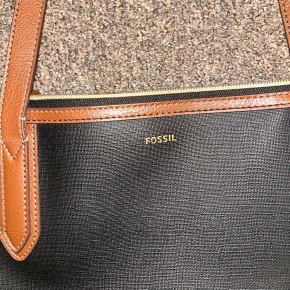 Fossil Tote - Picture 3 of 14